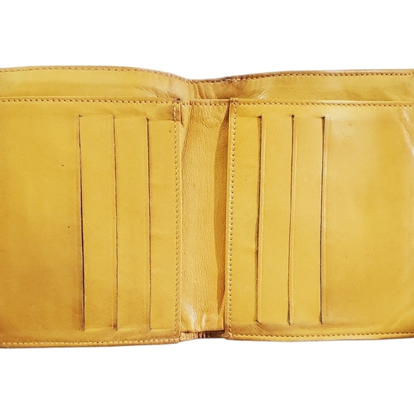 CHANEL Caviar Leather Bi-Fold Wallet - Picture 5 of 9